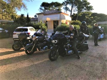 Quelle jolie surprise ! 👌
En ce mois de septembre, nous avons accueilli IMRG INDIAN NICE RIDERS, un groupe de motards, de vrais motards 😎🏍

Nous les saluons...